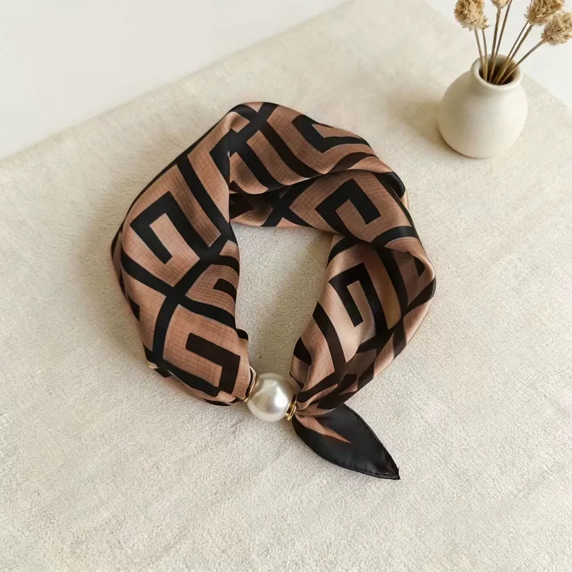 🧣 Effortless Glamour: Pop-On Pearl Necklace Scarf ✨