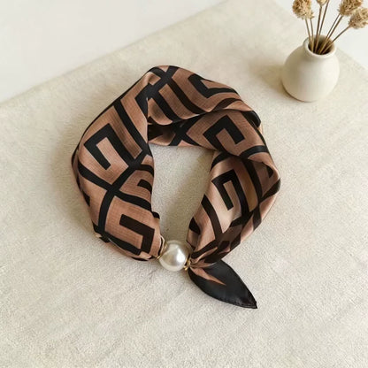 🧣 Effortless Glamour: Pop-On Pearl Necklace Scarf ✨