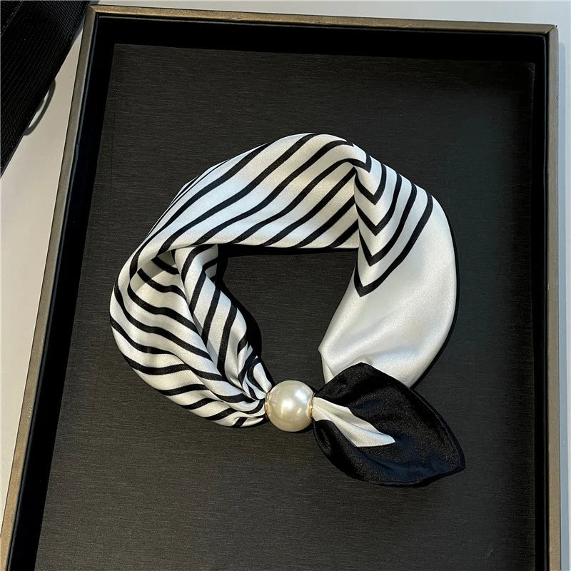 🧣 Effortless Glamour: Pop-On Pearl Necklace Scarf ✨