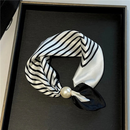 🧣 Effortless Glamour: Pop-On Pearl Necklace Scarf ✨